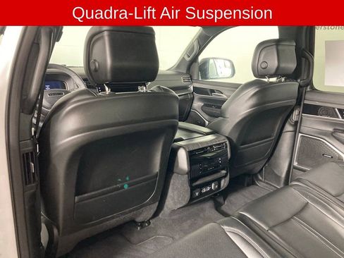 Used 2023 Jeep Wagoneer L Series III w/ Preferred Equipment Group image 15