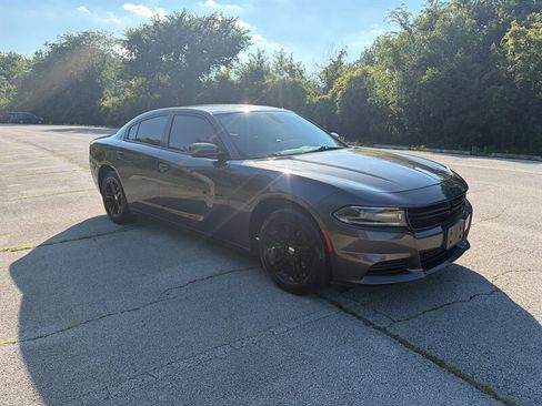 Used 2019 Dodge Charger SXT RWD image 6