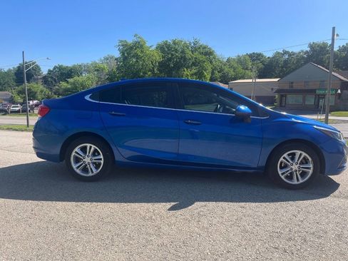Used 2018 Chevrolet Cruze LT w/ Convenience Package FWD image 4