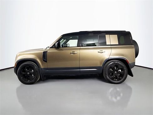 Used 2025 Land Rover Defender 110 S image 8