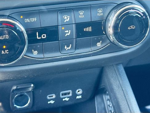 Used 2023 Chevrolet TrailBlazer LT w/ Convenience Package FWD image 19
