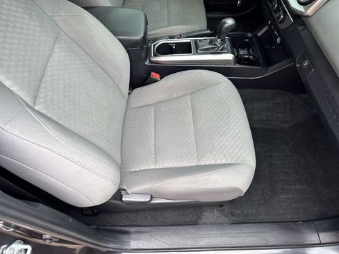 Used 2022 Toyota Tacoma SR5 w/ Technology Package RWD image 24