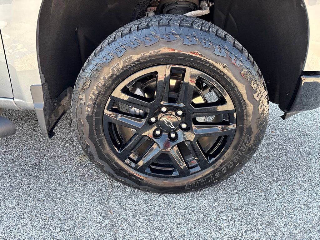 Used 2025 Chevrolet Silverado 1500 LT Trail Boss w/ LPO, Dark Essentials Package AWD/4WD image 10