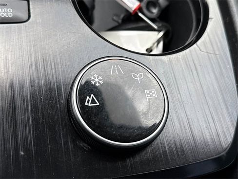 Used 2021 Nissan Rogue SV image 29