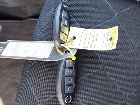 Used 2019 Nissan Kicks SV image 32