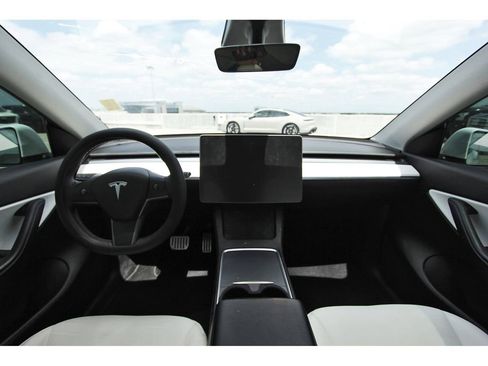 Used 2022 Tesla Model Y Performance AWD/4WD image 9