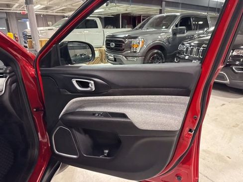 Used 2023 Jeep Compass Latitude w/ Convenience Group AWD/4WD image 31