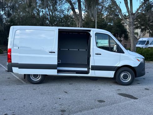 Used 2025 Mercedes-Benz Sprinter 2500 image 3
