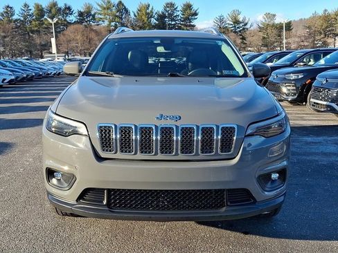 Certified 2019 Jeep Cherokee Latitude Plus w/ Comfort/Convenience Group image 3