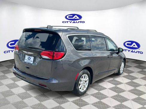 Used 2020 Chrysler Voyager Lxi FWD image 4