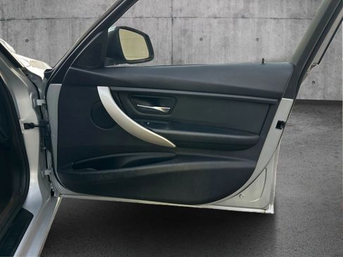 Used 2014 BMW 320i Sedan image 21