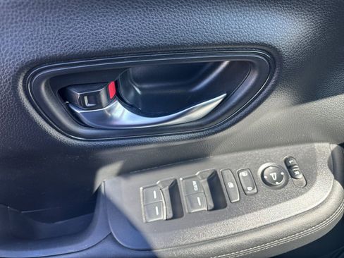 Used 2023 Honda HR-V LX image 12