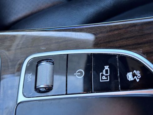 Used 2020 Mercedes-Benz GLC 300 4MATIC image 33