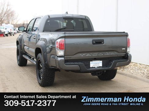 Used 2022 Toyota Tacoma TRD Off-Road image 23