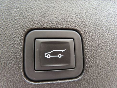 Used 2025 GMC Yukon XL Denali AWD/4WD image 44