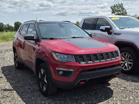 Used 2017 Jeep Compass Trailhawk w/ Leather Interior Group AWD/4WD image 2
