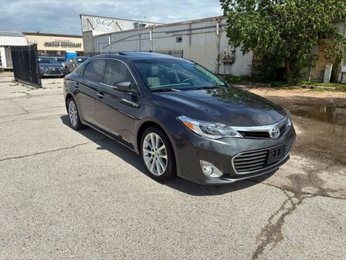 Used 2013 Toyota Avalon XLE Touring FWD image 2