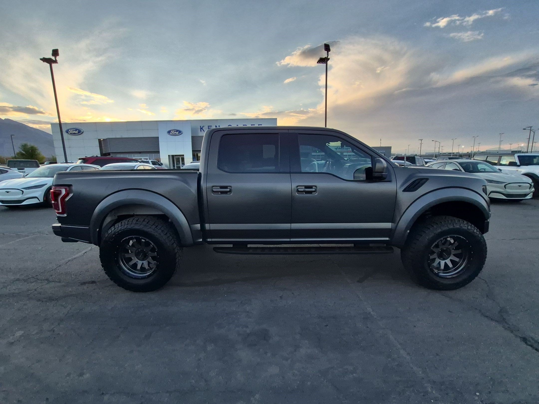 Used 2018 Ford F150 Raptor w/ Equipment Group 802A Luxury AWD/4WD image 2