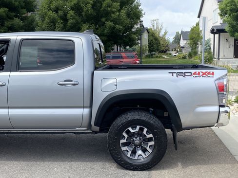Used 2022 Toyota Tacoma TRD Off-Road AWD/4WD image 4