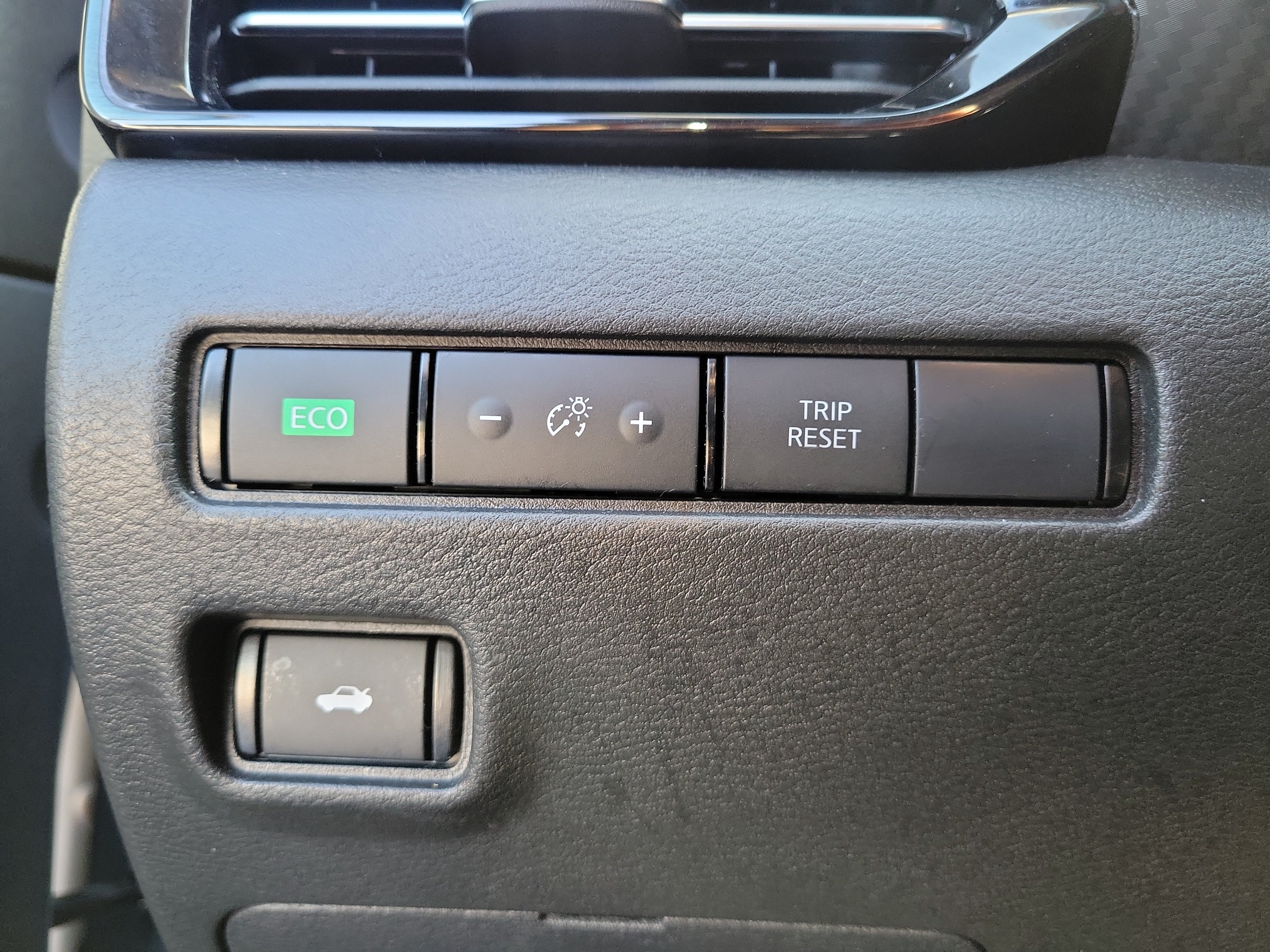 Certified 2025 Nissan Sentra SR FWD image 30