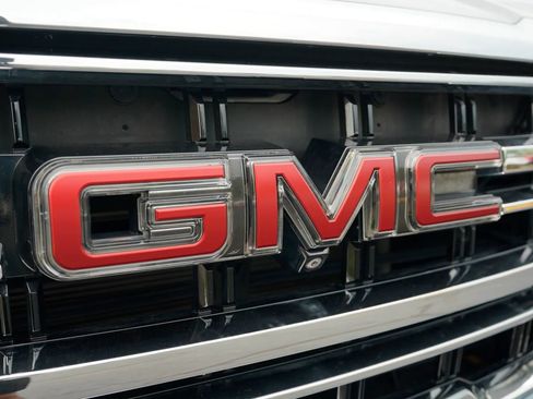 Used 2021 GMC Yukon XL SLT w/ Rear Media and Nav Package AWD/4WD image 10