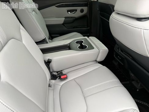 Certified 2024 Honda Pilot Touring image 29