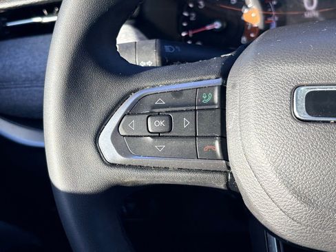 Used 2024 Jeep Compass Latitude image 23