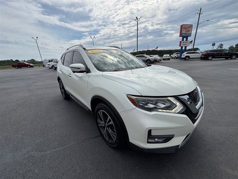 Used 2018 Nissan Rogue SL w/ Premium Package FWD image 9