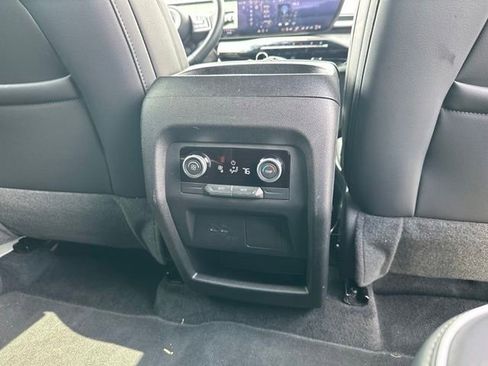 Used 2025 Buick Enclave Sport Touring AWD/4WD image 15