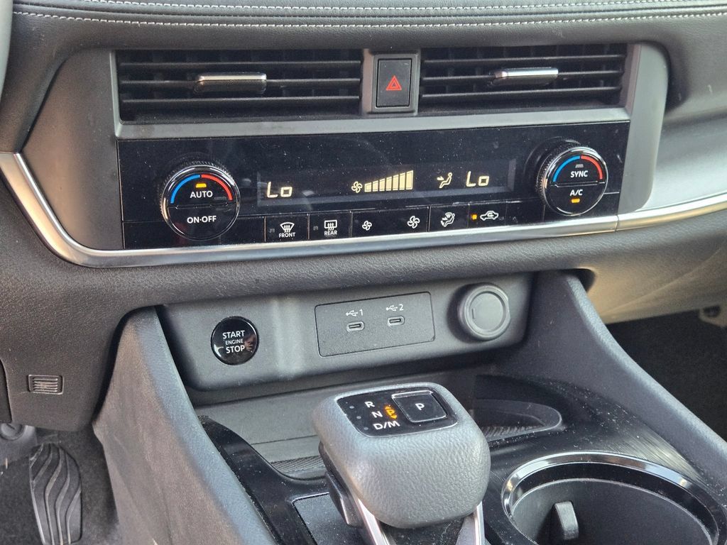 Used 2025 Nissan Rogue SV FWD image 27
