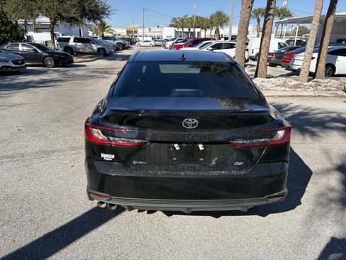 Used 2025 Toyota Camry SE image 6