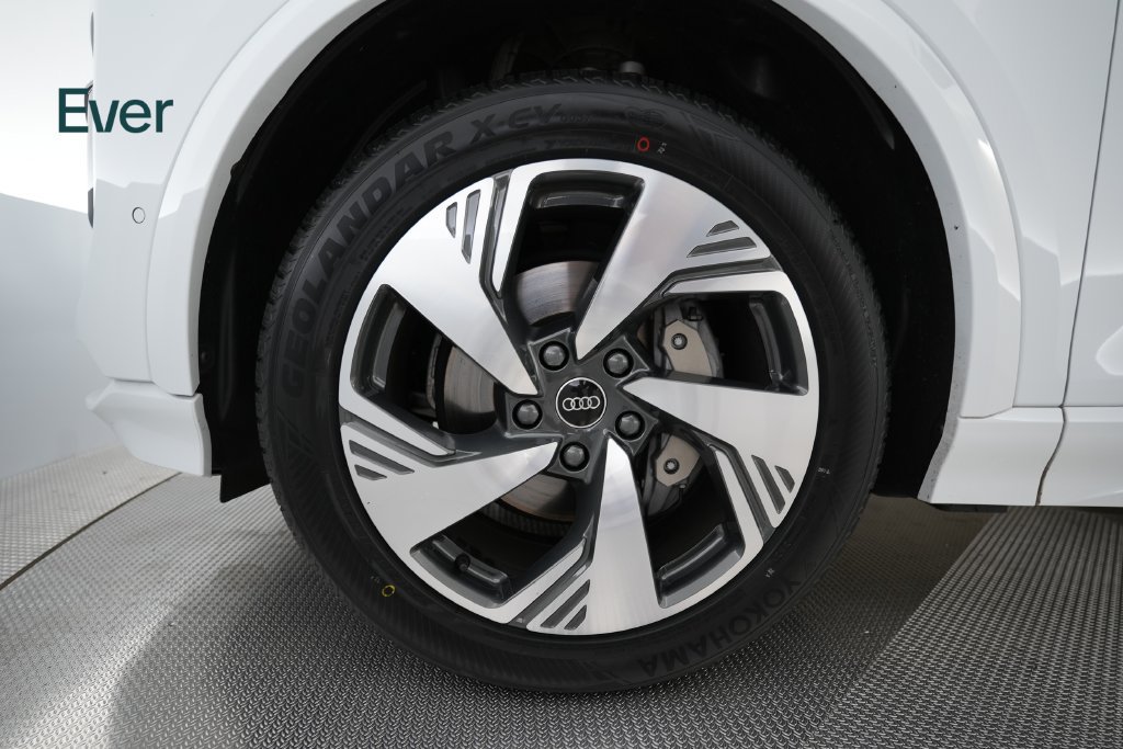 Used 2025 Audi Q6 e-tron Premium Plus AWD/4WD image 9