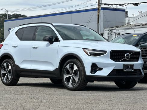 Used 2026 Volvo XC40 B5 Plus w/ Protection Package Premier AWD/4WD image 10