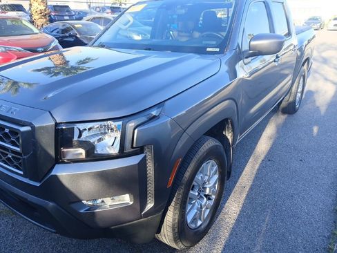 Used 2022 Nissan Frontier SV image 1
