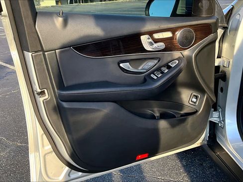 Used 2020 Mercedes-Benz GLC 300 image 22