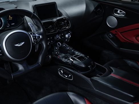 Used 2019 Aston Martin V8 Vantage Coupe RWD image 45