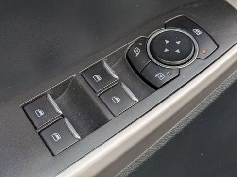Used 2022 Ford Explorer XLT w/ Equipment Group 202A AWD/4WD image 15