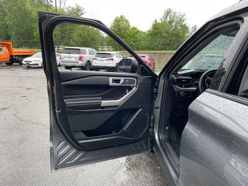 Used 2023 Ford Explorer XLT image 27