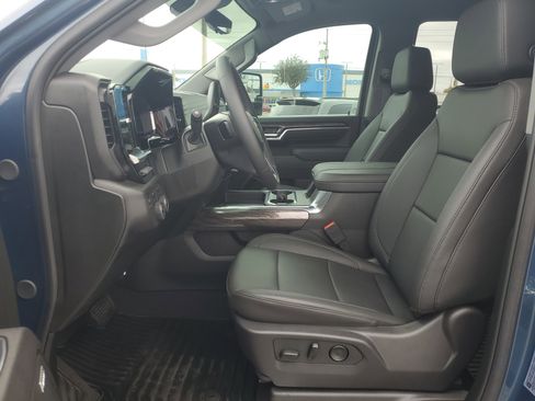 Used 2025 Chevrolet Silverado 2500 LTZ w/ LTZ Premium Package image 12