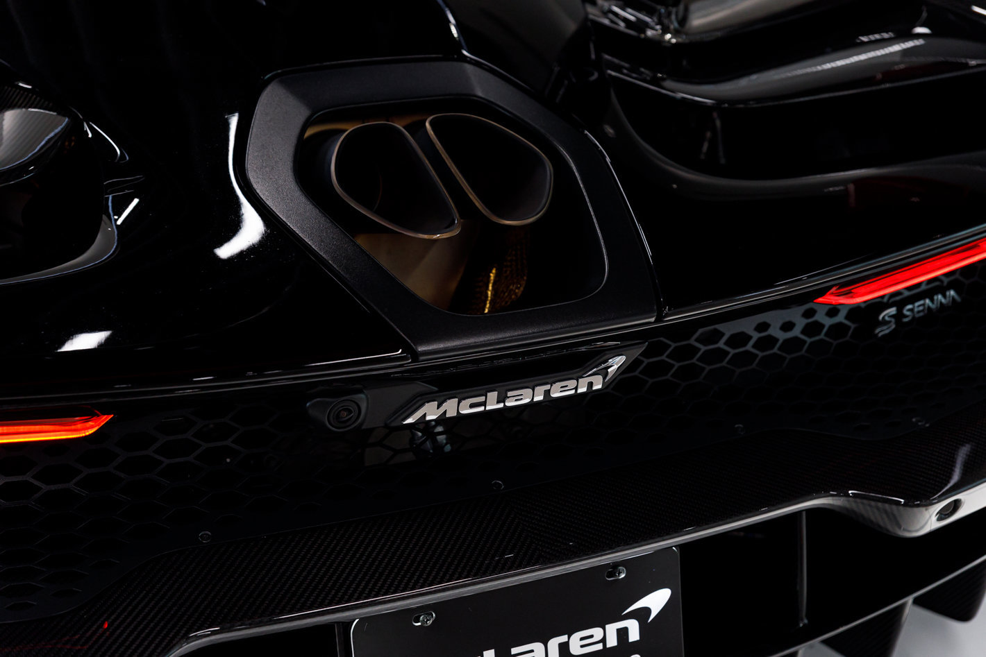 Used 2019 McLaren Senna RWD image 30