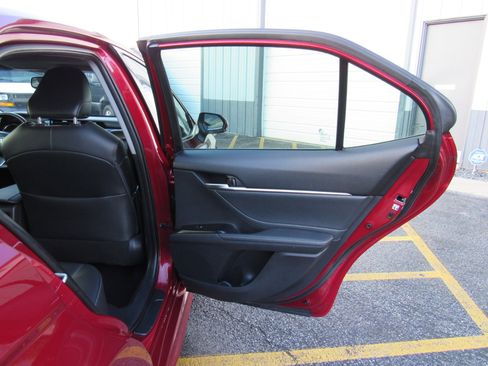 Used 2018 Toyota Camry XSE image 26