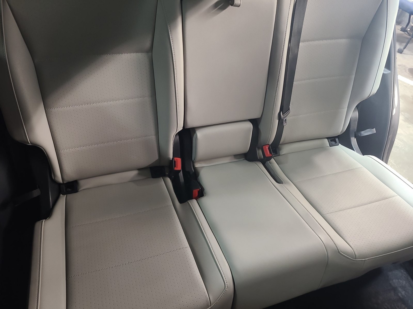 Used 2020 Volkswagen Tiguan SE FWD image 18