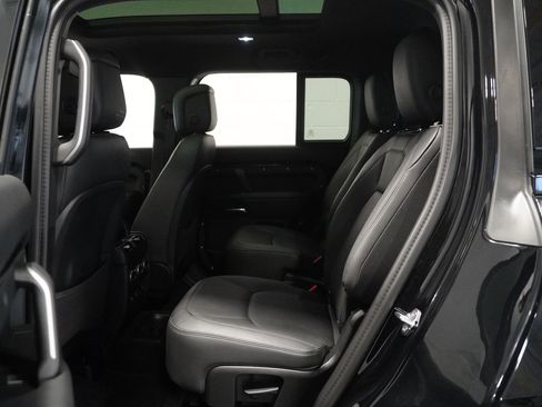 Used 2025 Land Rover Defender 130 X-Dynamic SE AWD/4WD image 13