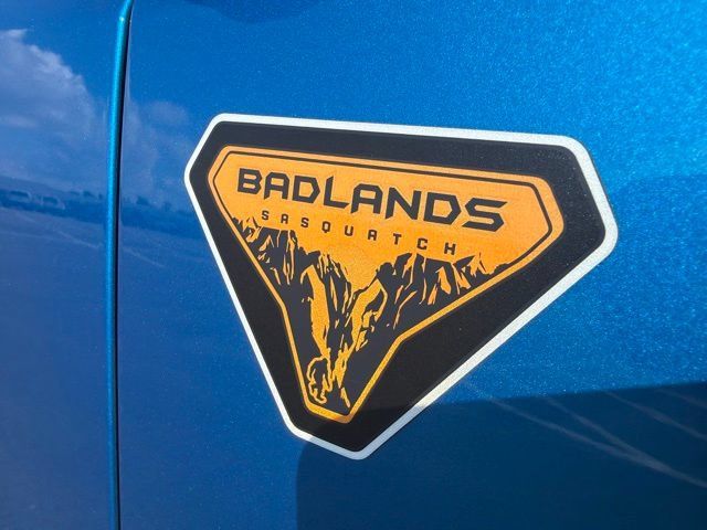 Used 2023 Ford Bronco Badlands w/ Sasquatch Package AWD/4WD image 5