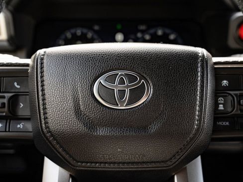Used 2025 Toyota Tacoma TRD Sport AWD/4WD image 30