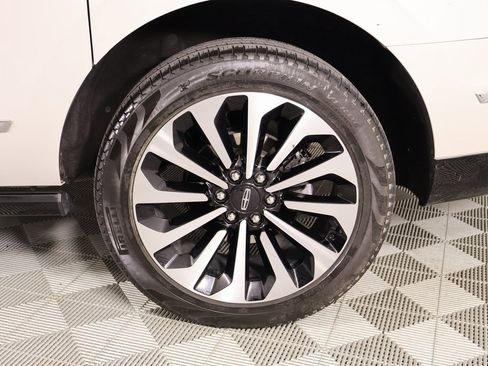 Certified 2023 Lincoln Navigator L Reserve image 21