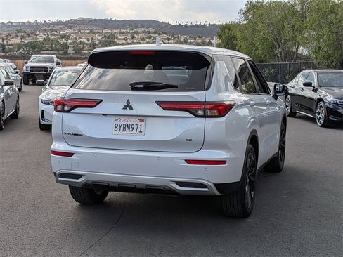 Used 2022 Mitsubishi Outlander SE image 7