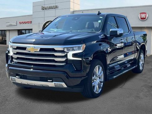 Used 2024 Chevrolet Silverado 1500 High Country w/ High Country Premium Package AWD/4WD image 3
