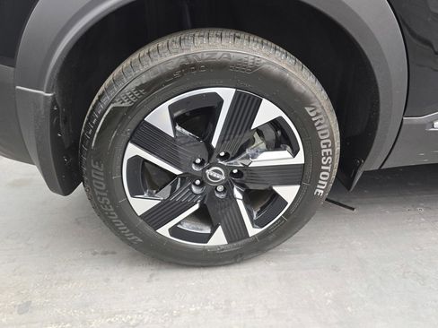 Used 2025 Nissan Kicks SV AWD/4WD image 16