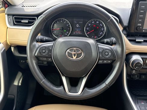 Used 2020 Toyota RAV4 XLE Premium FWD image 17